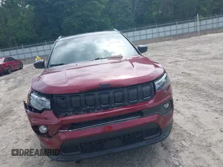 2022 Jeep Compass Latitude z VIN 3C4NJCBB2NT210970, wystawiony jako IAAI lot #42302790 z przebiegiem 27 999 mil mil oraz . Historia ofert i sprzedaży dostępna na DreamBid. Obrazek 12.