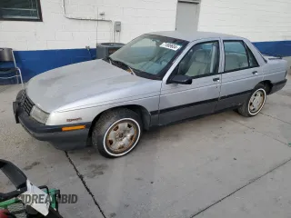1990 Chevrolet Corsica z VIN 1G1LT54T5LY175073, wystawiony jako Copart lot #71889604 z przebiegiem 111 578 mil mil oraz Tytuł czysty. Historia ofert i sprzedaży dostępna na DreamBid. Obrazek 1.