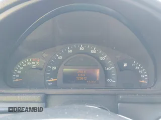 2001 Mercedes-Benz C 230/260/280/320 z VIN WDBRF61J21F090703, wystawiony jako IAAI lot #39143746 z przebiegiem 123 812 mil mil oraz . Historia ofert i sprzedaży dostępna na DreamBid. Obrazek 7.