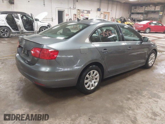 2014 Volkswagen Jetta TDI w/Premium with VIN 3VWLL7AJ4EM425825, listed as a IAAI auction lot 41519621 with 154,486 mi miles and . Bid and sale history available at DreamBid. Image 4.