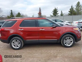 2014 Ford Explorer XLT z VIN 1FM5K8D86EGC39500, wystawiony jako IAAI lot #42096826 z przebiegiem 228 282 mil mil oraz . Historia ofert i sprzedaży dostępna na DreamBid. Obrazek 13.