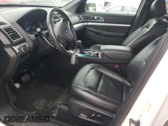 2017 Ford Explorer XLT z VIN 1FM5K8D85HGA31323, wystawiony jako Copart lot #62210725 z przebiegiem 135 643 mil mil oraz Szkoda całkowita • Salvage title. Historia ofert i sprzedaży dostępna na DreamBid. Obrazek 7.