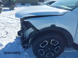 2024 Hyundai Santa Cruz SEL z VIN 5NTJCDAE2RH093666, wystawiony jako IAAI lot #41639659 z przebiegiem 28 599 mil mil oraz . Historia ofert i sprzedaży dostępna na DreamBid. Obrazek 18.