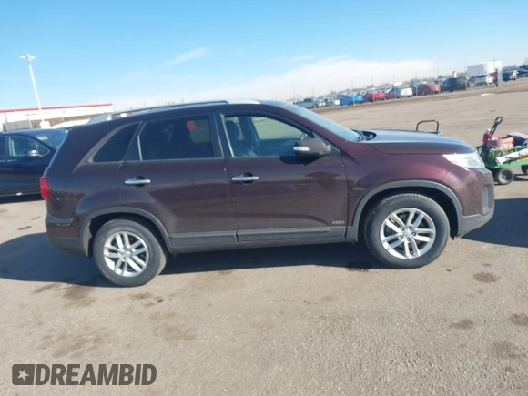 2015 Kia Sorento LX with VIN 5XYKTDA76FG602908, listed as a IAAI auction lot 41501885 with 181,047 mi miles. Bid and sale history available at carsss.com. Image 13.