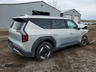 2024 Kia EV9 Wind z VIN KNDAFFS57R6049852, wystawiony jako Copart lot #78782314 z przebiegiem 2496 mil mil oraz Szkody całkowita. Historia ofert i sprzedaży dostępna na DreamBid. Obrazek 3.