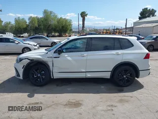 2023 Volkswagen Tiguan SE R-Line Black z VIN 3VVCB7AX3PM115373, wystawiony jako IAAI lot #42257944 z przebiegiem 22 316 mil mil oraz . Historia ofert i sprzedaży dostępna na DreamBid. Obrazek 14.