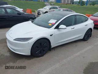 2025 Tesla Model 3 Long Range с VIN 5YJ3E1EB5SF893625, выставлен на аукционе IAAI как лот 42476724 с пробегом 4 445 миль миль и . История ставок и продаж доступна на DreamBid. Изображение 20.