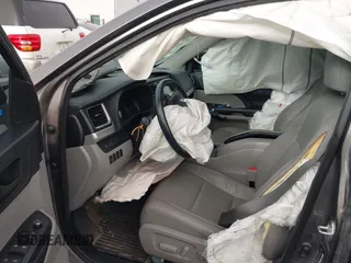 2018 Toyota Highlander LE with VIN 5TDZZRFH0JS249069, listed as a IAAI auction lot 41710956 with 83,598 mi miles and . Bid and sale history available at DreamBid. Image 5.
