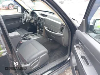2012 Jeep Liberty Arctic z VIN 1C4PJMAK5CW111521, wystawiony jako IAAI lot #42611294 z przebiegiem 104 644 mil mil oraz . Historia ofert i sprzedaży dostępna na DreamBid. Obrazek 5.