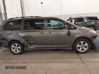 2018 Toyota Sienna LE Auto Access Seat with VIN 5TDKZ3DC4JS903738, listed as a IAAI auction lot 41688581 with 42,511 mi miles. Bid and sale history available at carsss.com. Image 13.