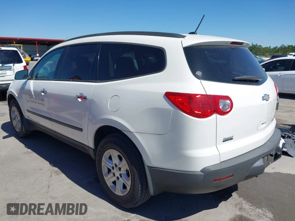 2012 Chevrolet Traverse LS z VIN 1GNKREED8CJ125437, wystawiony jako IAAI lot #42073517 z przebiegiem 48 433 mil mil oraz . Historia ofert i sprzedaży dostępna na DreamBid. Obrazek 3.