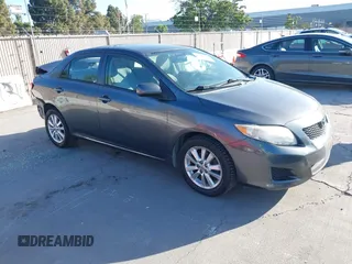 2010 Toyota Corolla z VIN 2T1BU4EE3AC433845, wystawiony jako IAAI lot #42397228 z przebiegiem 122 882 mil mil oraz . Historia ofert i sprzedaży dostępna na DreamBid. Obrazek 1.