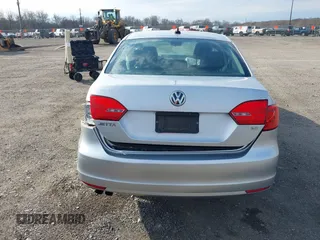 2014 Volkswagen Jetta SE z VIN 3VWD17AJ4EM266248, wystawiony jako IAAI lot #41893512 z przebiegiem 146 278 mil mil oraz . Historia ofert i sprzedaży dostępna na DreamBid. Obrazek 16.