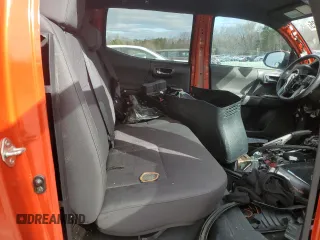 2018 Toyota Tacoma SR z VIN 3TMCZ5AN5JM127576, wystawiony jako Copart lot #47482925 z przebiegiem Nie podano mil oraz Szkoda całkowita • Salvage title. Historia ofert i sprzedaży dostępna na DreamBid. Obrazek 10.