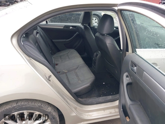 2014 Volkswagen Jetta TDI w/Premium/Nav with VIN 3VWLL7AJ9EM226026, listed as a IAAI auction lot 42219871 with 100,386 mi miles and . Bid and sale history available at DreamBid. Image 8.