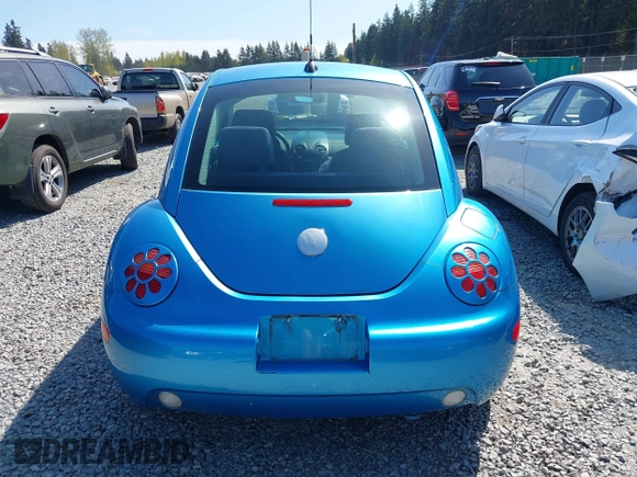 2004 Volkswagen New Beetle Coupe Satellite Blue with VIN 3VWGK31C14M420613, listed as a IAAI auction lot 42046048 with 117,274 mi miles. Bid and sale history available at carsss.com. Image 16.