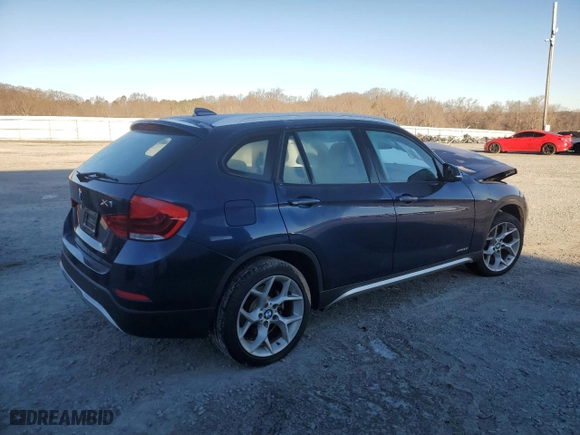 2015 BMW X1 xDrive28i with VIN WBAVL1C58FVY39946, listed as a Copart auction lot 88370945 with 73,567 mi miles and Salvage Title. Bid and sale history available at carsss.com. Image 3.