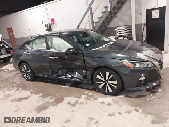 2020 Nissan Altima 2.5 SL with VIN 1N4BL4EV5LC136015, listed as a IAAI auction lot 41574543 with 109,681 mi miles. Bid and sale history available at carsss.com. Image 13.