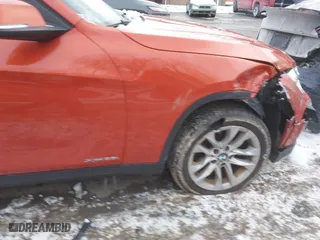 2015 BMW X1 xDrive28i with VIN WBAVL1C51FVY33650, listed as a IAAI auction lot 41400985 with 132,484 mi miles. Bid and sale history available at carsss.com. Image 21.