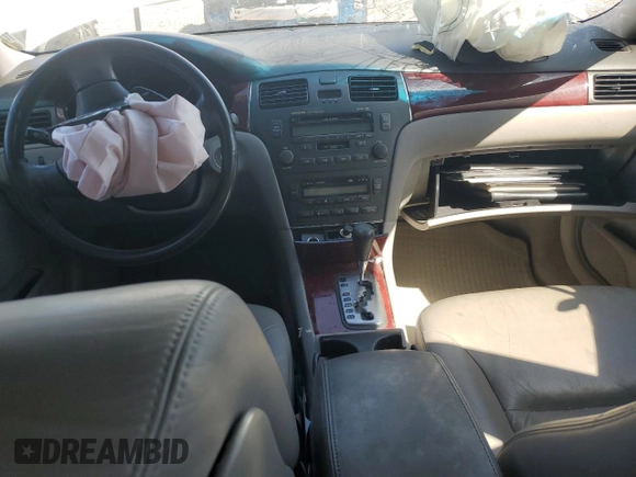 2002 Lexus ES 300 with VIN JTHBF30GX25012392, listed as a Copart auction lot 48133365 with 134,720 mi miles and Salvage Title. Bid and sale history available at DreamBid. Image 8.
