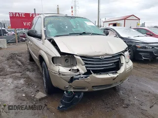 2007 Chrysler Town & Country LWB Limited with VIN 2A8GP64L87R314831, listed as a IAAI auction lot 41729945 with 64,813 mi miles. Bid and sale history available at carsss.com. Image 1.