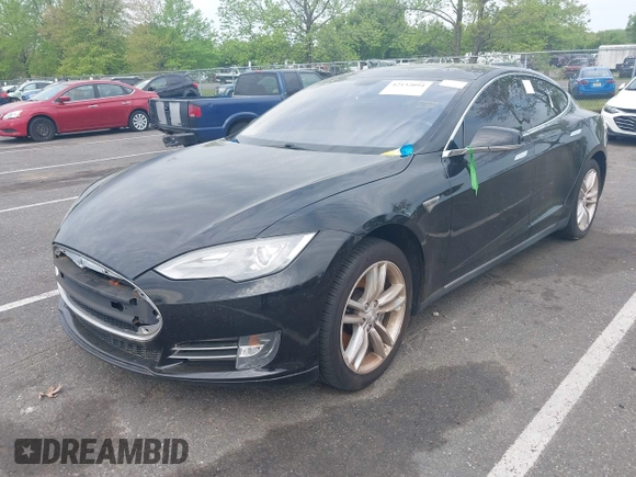 2014 Tesla Model S 60 with VIN 5YJSA1H13EFP33693, listed as a IAAI auction lot 42132094 with Not Provided miles and . Bid and sale history available at DreamBid. Image 2.