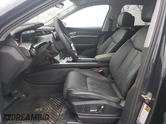 2021 Audi e-tron Prestige with VIN WA1VAAGE8MB004876, listed as a Copart auction lot 39530204 with 29,405 mi miles and . Bid and sale history available at DreamBid. Image 7.