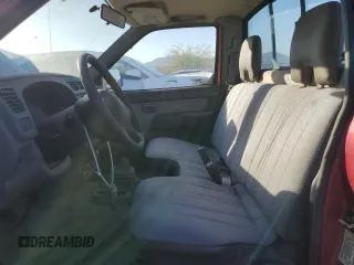 1998 Nissan Frontier XE z VIN 1N6DD21S1WC352882, wystawiony jako Copart lot #73419554 z przebiegiem 160 582 mil mil oraz Czysty tytuł • Clean title. Historia ofert i sprzedaży dostępna na DreamBid. Obrazek 7.
