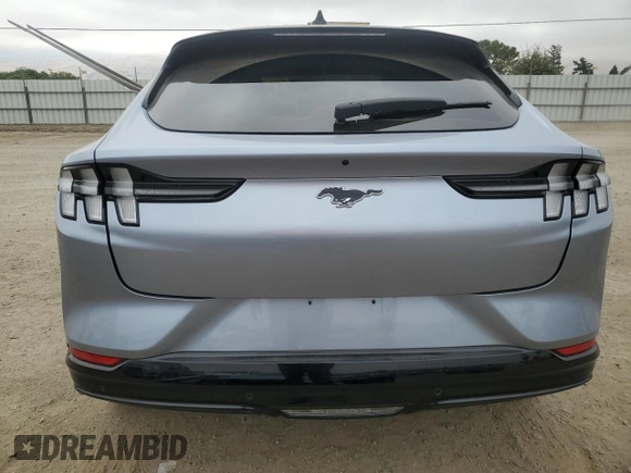 2022 Ford Mustang Mach-E Premium z VIN 3FMTK3SU8NMA43722, wystawiony jako Copart lot #62332945 z przebiegiem 13 559 mil mil oraz Szkoda całkowita • Salvage title. Historia ofert i sprzedaży dostępna na DreamBid. Obrazek 6.