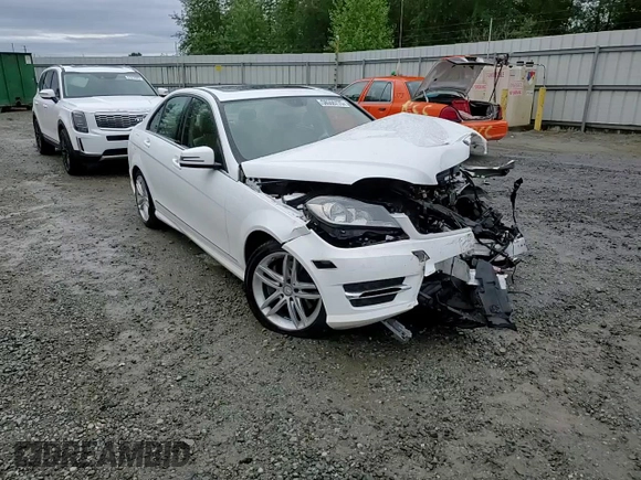 2013 Mercedes-Benz C 300 Sport z VIN WDDGF8AB3DR257916, wystawiony jako Copart lot #58555775 z przebiegiem Nie podano mil oraz Szkoda całkowita • Salvage title. Historia ofert i sprzedaży dostępna na DreamBid. Obrazek 13.