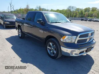 2019 Ram 1500 Big Horn z VIN 1C6RR7LT1KS523232, wystawiony jako IAAI lot #42138313 z przebiegiem 131 112 mil mil oraz . Historia ofert i sprzedaży dostępna na DreamBid. Obrazek 1.