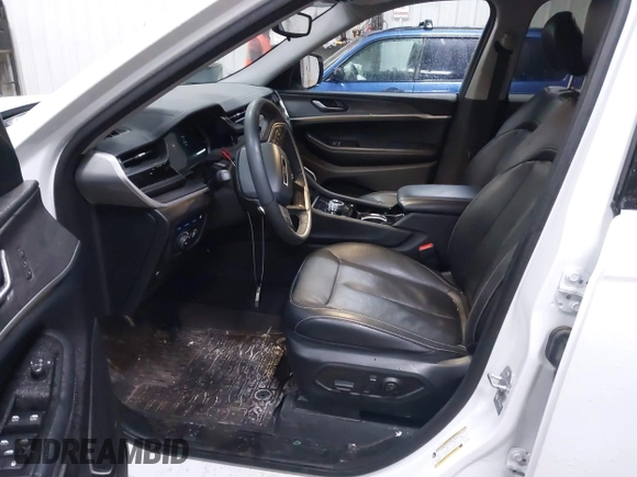 2022 Jeep Grand Cherokee with VIN 1C4RJYB60N8748552, listed as a IAAI auction lot 42292321 with 40,354 mi miles and . Bid and sale history available at DreamBid. Image 5.