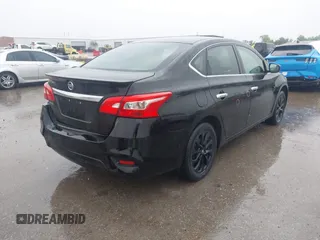 2018 Nissan Sentra S z VIN 3N1AB7AP6JY252378, wystawiony jako IAAI lot #42183882 z przebiegiem 121 473 mil mil oraz . Historia ofert i sprzedaży dostępna na DreamBid. Obrazek 4.