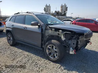 2019 Jeep Cherokee Trailhawk Elite z VIN 1C4PJMBN0KD427007, wystawiony jako Copart lot #57429735 z przebiegiem 54 070 mil mil oraz Szkoda całkowita • Salvage title. Historia ofert i sprzedaży dostępna na DreamBid. Obrazek 4.