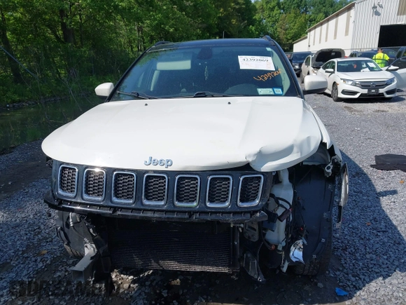 2018 Jeep Compass Latitude z VIN 3C4NJDBB2JT281182, wystawiony jako IAAI lot #42392069 z przebiegiem 112 758 mil mil oraz . Historia ofert i sprzedaży dostępna na DreamBid. Obrazek 12.