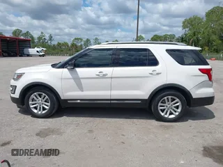 2017 Ford Explorer XLT with VIN 1FM5K7D89HGE21643, listed as a IAAI auction lot 42080182 with 125,437 mi miles and . Bid and sale history available at carsss.com. Image 14.