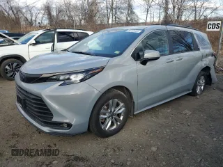 2022 Toyota Sienna XLE Woodland Edition with VIN 5TDASKFC7NS050054, listed as a Copart auction lot 88733845 with 29,839 mi miles and Salvage Title. Bid and sale history available at carsss.com. Image 1.