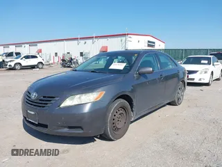 2007 Toyota Camry CE z VIN 4T1BE46K67U135198, wystawiony jako IAAI lot #40270157 z przebiegiem 211 315 mil mil oraz . Historia ofert i sprzedaży dostępna na DreamBid. Obrazek 2.