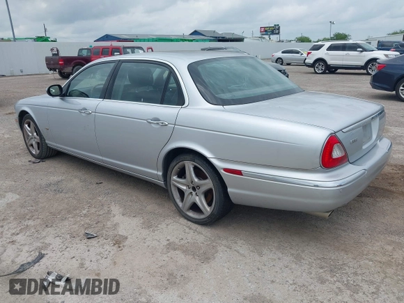 2007 Jaguar XJ with VIN SAJWA79B77SH12190, listed as a IAAI auction lot 42142432 with 1 mi miles. Bid and sale history available at carsss.com. Image 3.