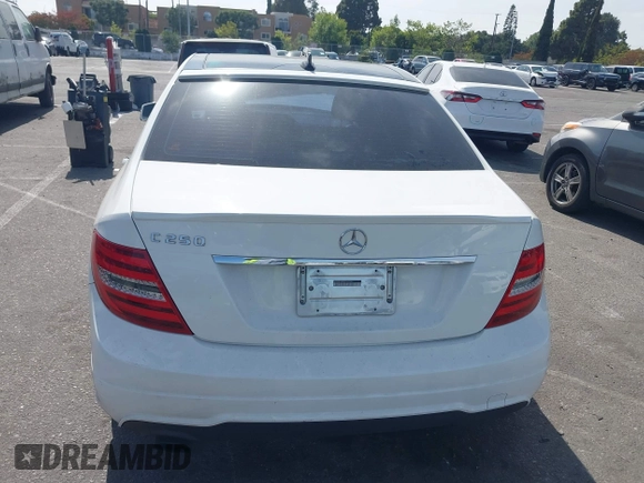 2014 Mercedes-Benz C 250 Sport z VIN WDDGF4HB0EG162208, wystawiony jako IAAI lot #42282529 z przebiegiem 91 399 mil mil oraz . Historia ofert i sprzedaży dostępna na DreamBid. Obrazek 16.