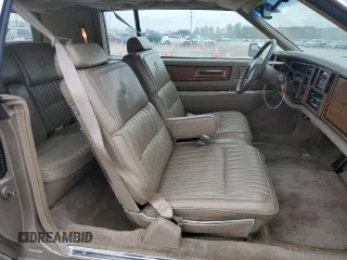 1985 Cadillac Eldorado z VIN 1G6EL5788FE655155, wystawiony jako Copart lot #73223134 z przebiegiem 68 676 mil mil oraz Tytuł czysty. Historia ofert i sprzedaży dostępna na DreamBid. Obrazek 10.