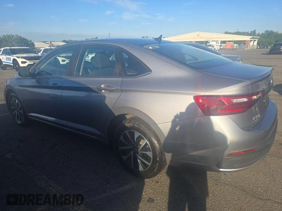 2024 Volkswagen Jetta S z VIN 3VW5M7BU3RM054029, wystawiony jako IAAI lot #42809045 z przebiegiem 22 859 mil mil oraz . Historia ofert i sprzedaży dostępna na DreamBid. Obrazek 18.