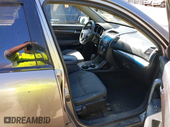 2012 Kia Sorento LX with VIN 5XYKT3A20CG188728, listed as a IAAI auction lot 41710733 with 141,109 mi miles. Bid and sale history available at carsss.com. Image 5.
