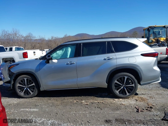 2021 Toyota Highlander XSE with VIN 5TDLZRBH8MS108802, listed as a IAAI auction lot 41645065 with 81,337 mi miles. Bid and sale history available at carsss.com. Image 15.
