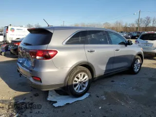 2020 Kia Sorento LX z VIN 5XYPG4A32LG671064, wystawiony jako Copart lot #43046395 z przebiegiem 87 186 mil mil oraz Szkoda całkowita • Salvage title. Historia ofert i sprzedaży dostępna na DreamBid. Obrazek 3.