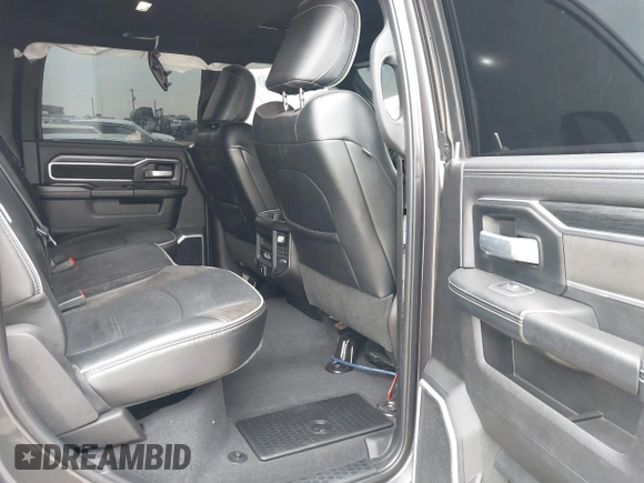 2024 Ram 2500 Laramie z VIN 3C6UR5FL1RG142556, wystawiony jako IAAI lot #41428812 z przebiegiem 42 004 mil mil oraz . Historia ofert i sprzedaży dostępna na DreamBid. Obrazek 8.