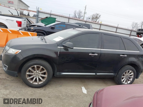 2012 Lincoln MKX z VIN 2LMDJ8JK0CBL17485, wystawiony jako IAAI lot #41697261 z przebiegiem 171 648 mil mil oraz . Historia ofert i sprzedaży dostępna na DreamBid. Obrazek 14.