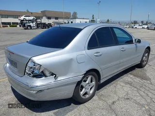 2001 Mercedes-Benz C 230/260/280/320 with VIN WDBRF61J41F104908, listed as a IAAI auction lot 42003924 with Not Provided miles and . Bid and sale history available at DreamBid. Image 4.