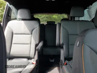 2024 GMC Acadia AWD AT4 z VIN 1GKENPKS5RJ165794, wystawiony jako Copart lot #69023404 z przebiegiem 171 mil mil oraz Szkody całkowita. Historia ofert i sprzedaży dostępna na DreamBid. Obrazek 10.