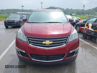 2015 Chevrolet Traverse LT z VIN 1GNKRGKD1FJ292257, wystawiony jako IAAI lot #42217359 z przebiegiem 93 892 mil mil oraz . Historia ofert i sprzedaży dostępna na DreamBid. Obrazek 13.